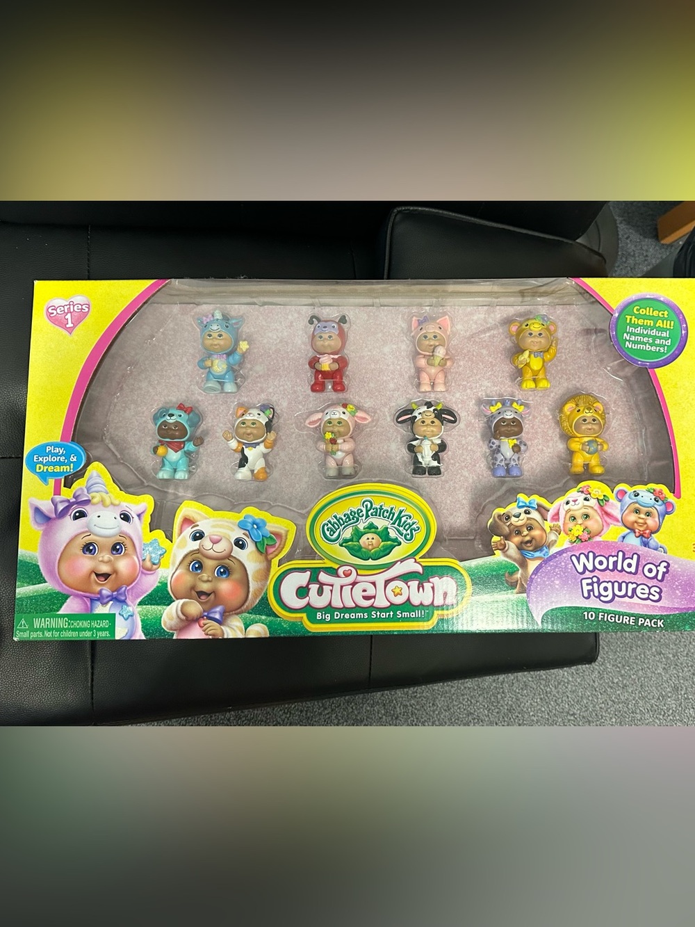 NEW Cabbage Patch Kids Cutetown World of Figures 10-Figure Pack - Multi-Color